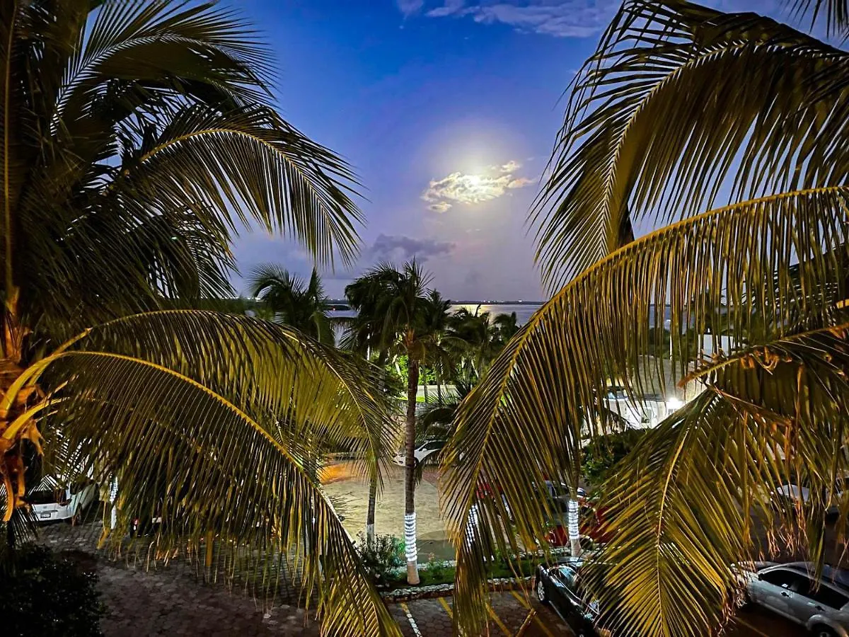 Beachside Apartments Cancún