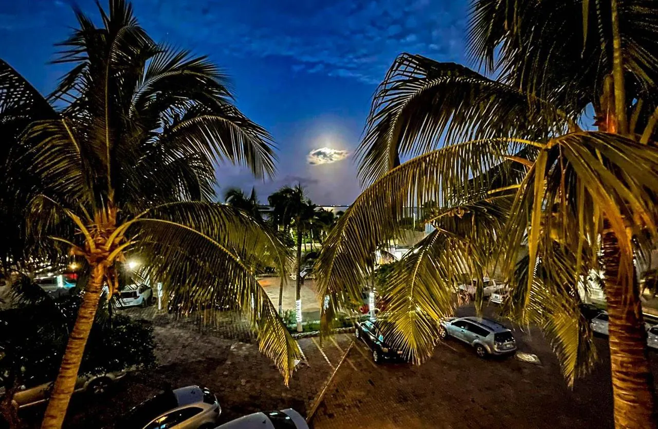 Beachside Apartments Cancun Mexico