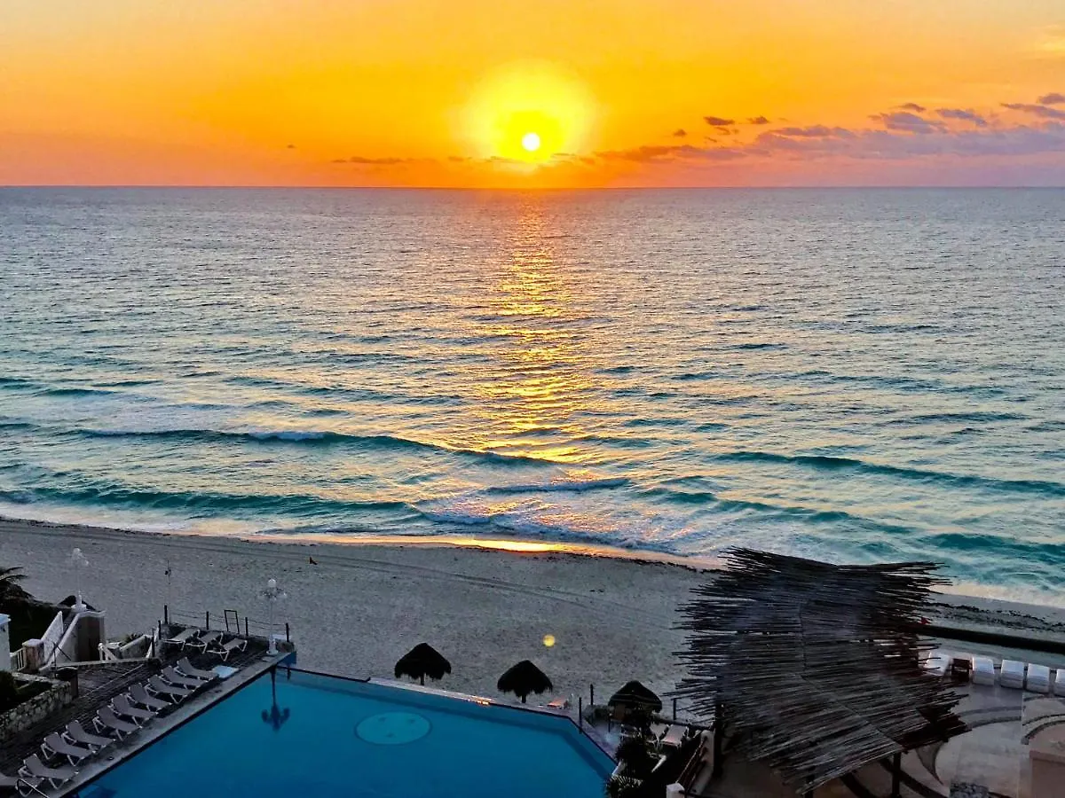 Beachside Apartments Cancún