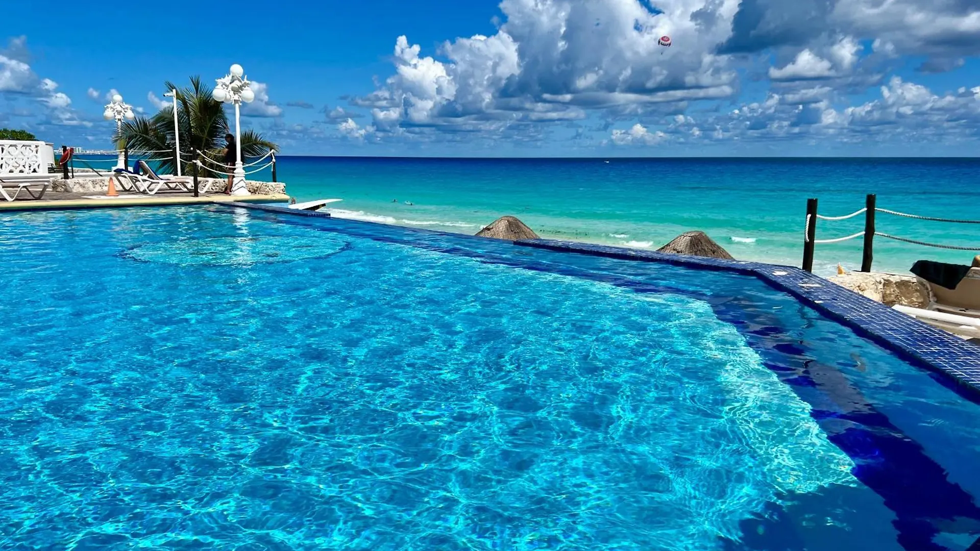 Beachside Apartments Cancún 0*,