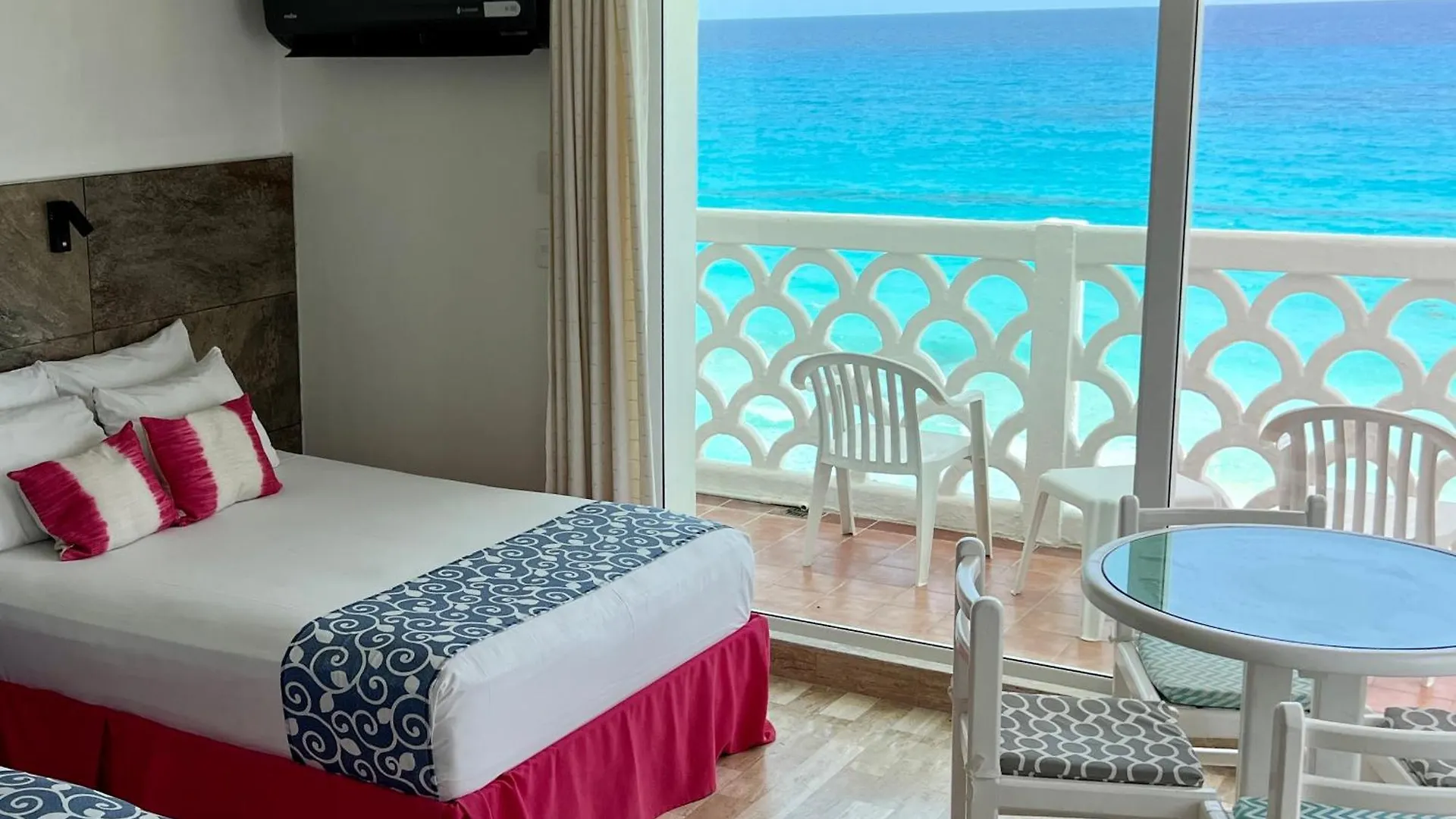 Beachside Apartments Cancún