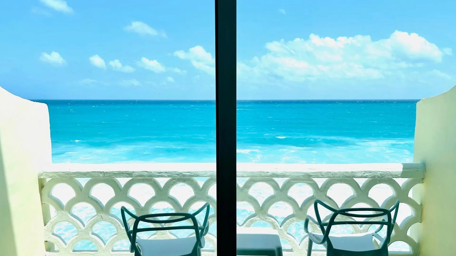 Beachside Apartments Cancún