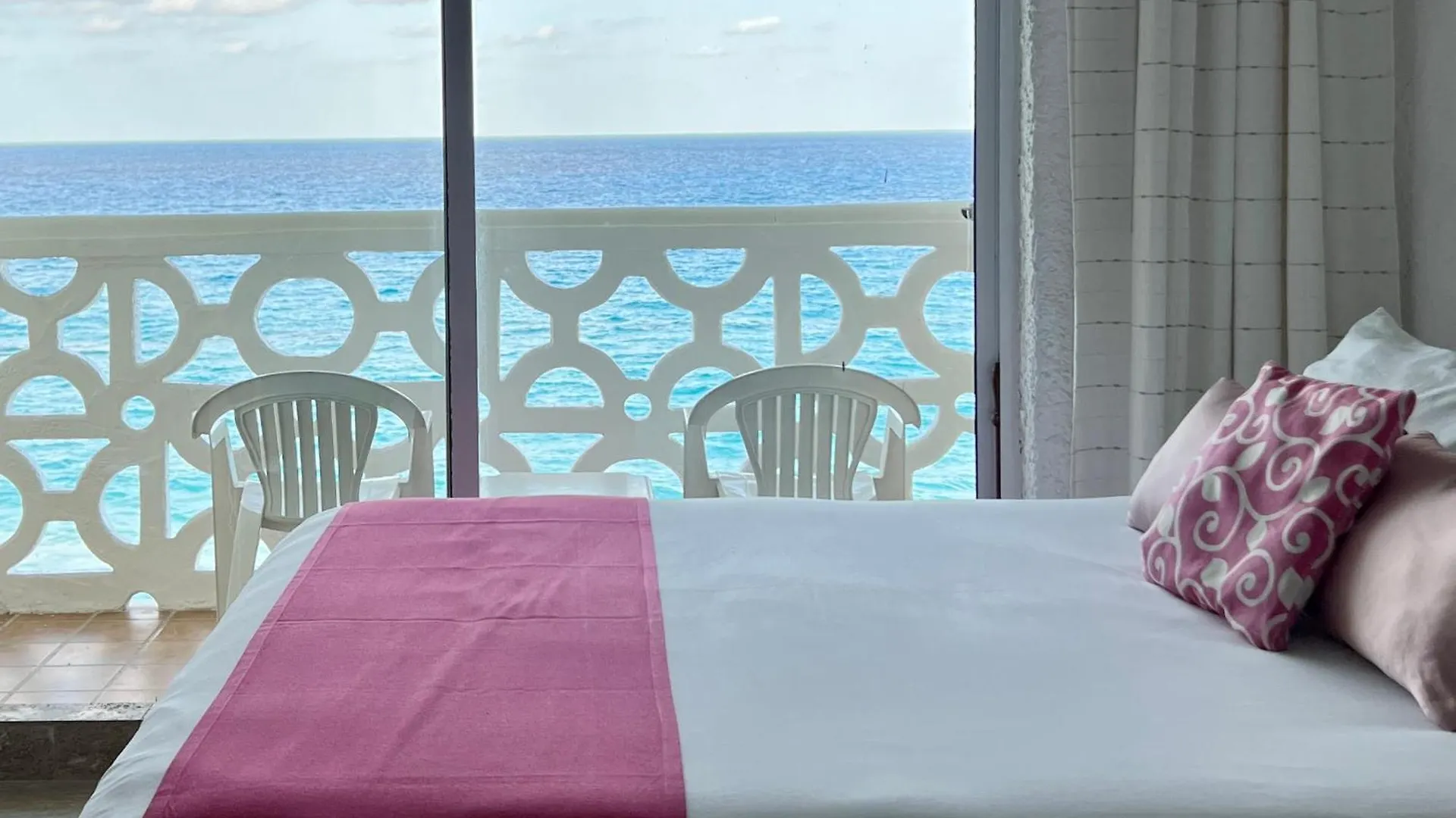 Beachside Apartments Cancún
