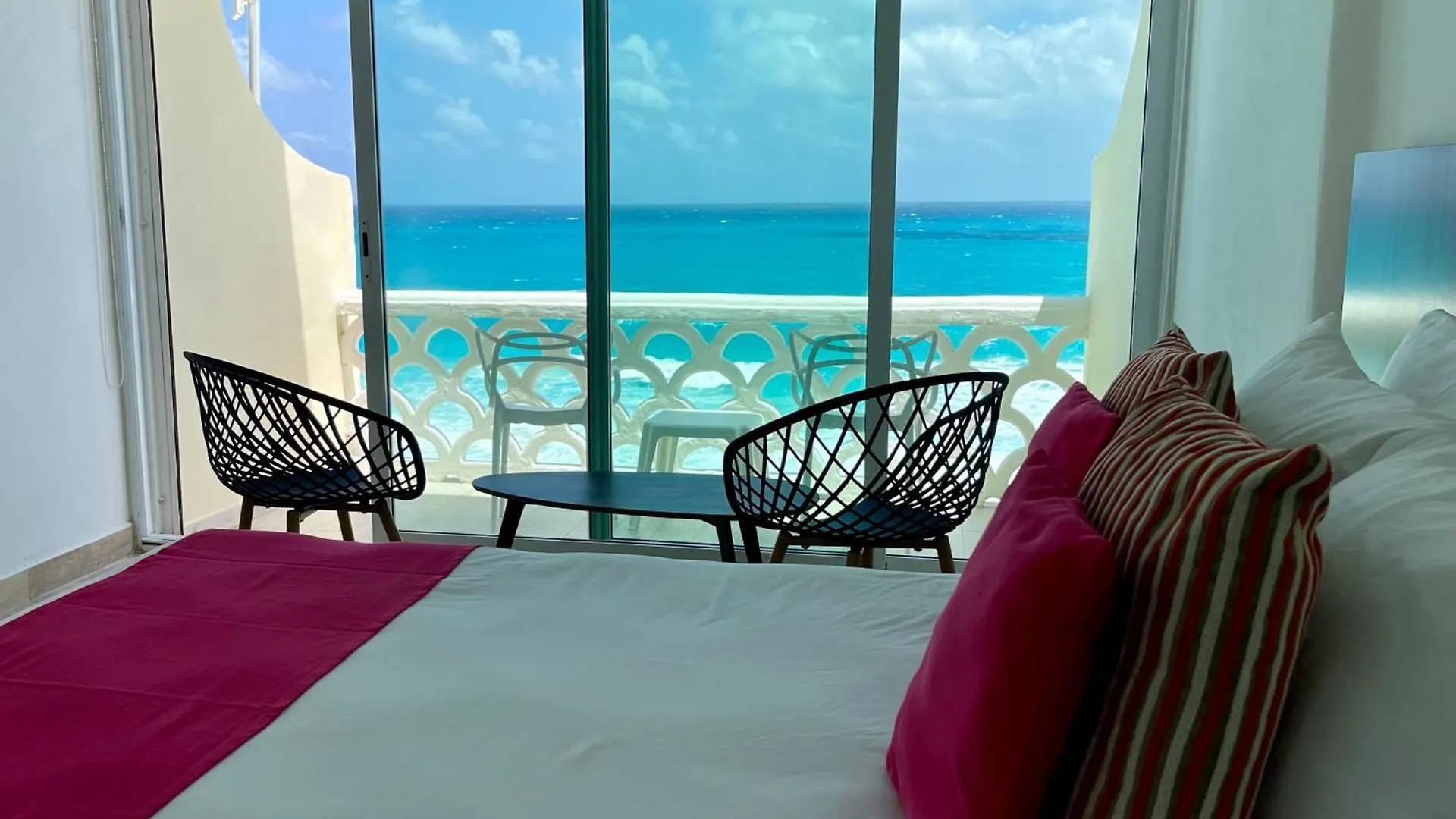 Beachside Apartments Cancún