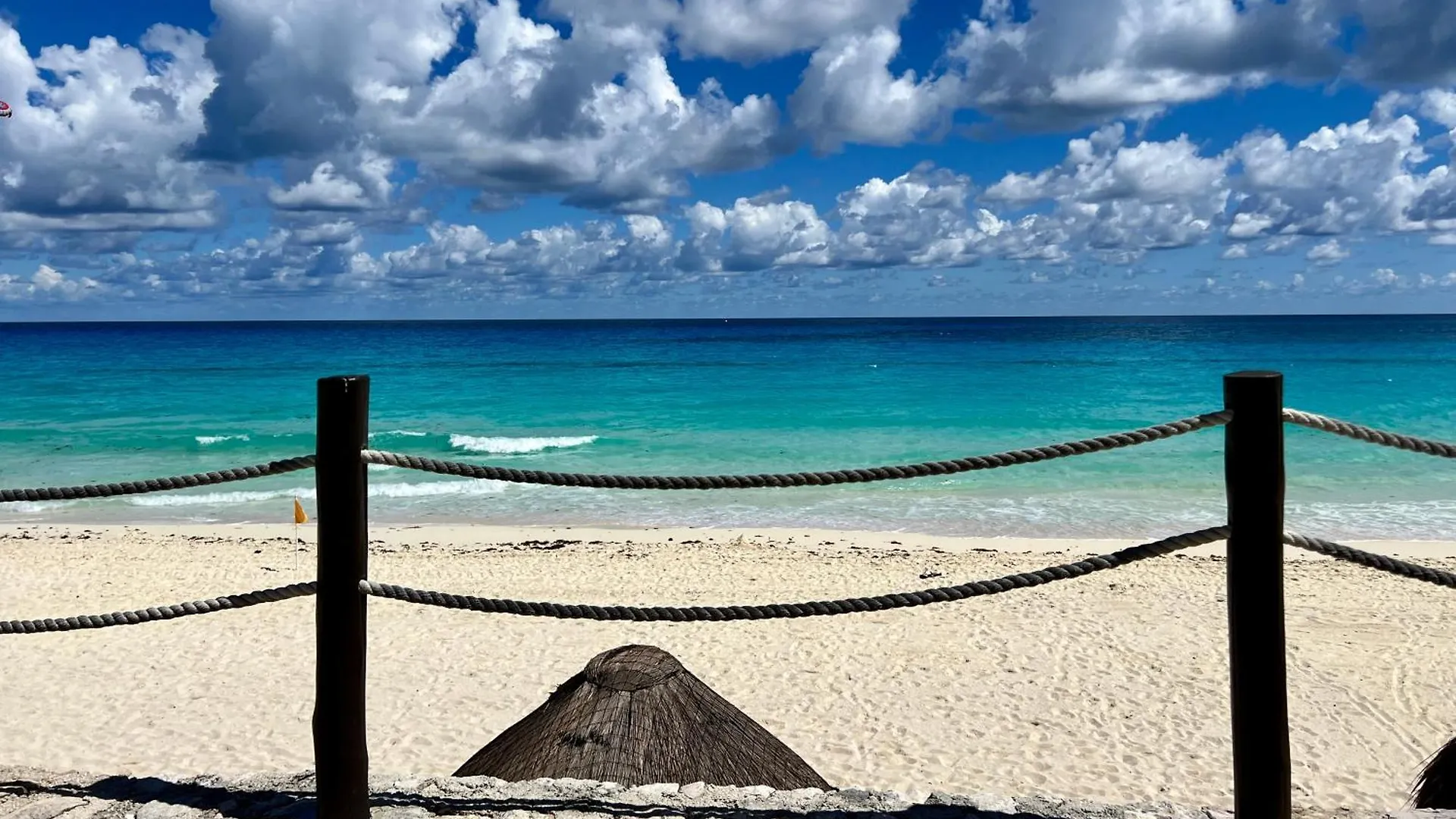 Beachside Apartments Cancún