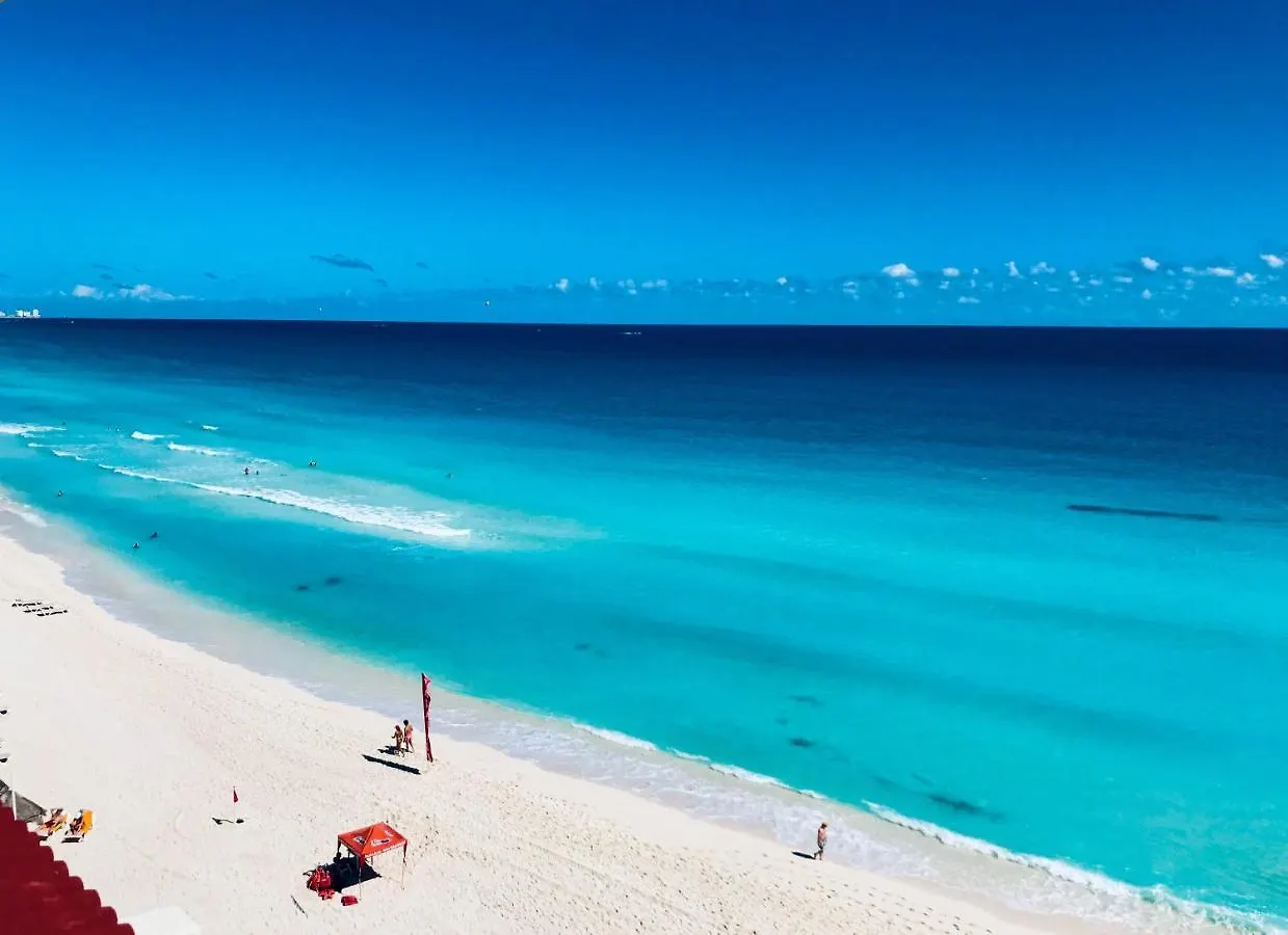 Beachside Apartments Cancun