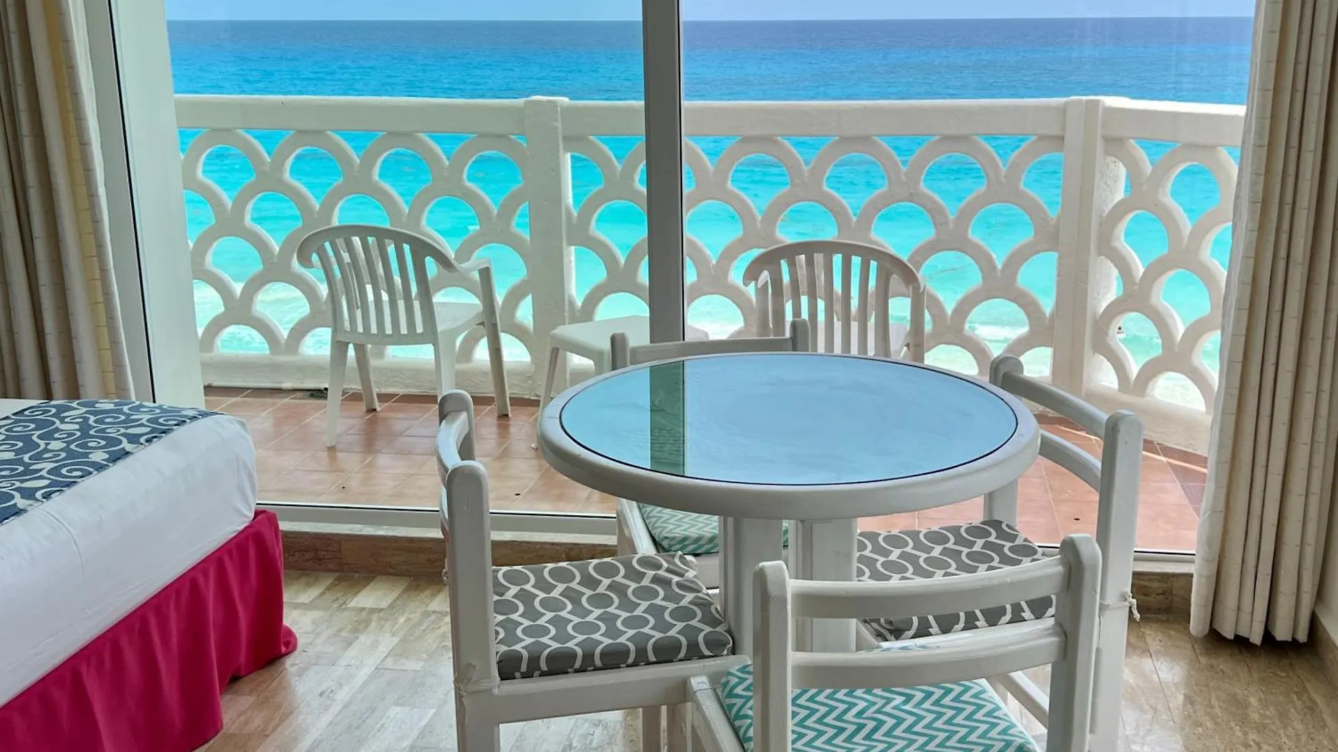 Beachside Apartments Cancun
