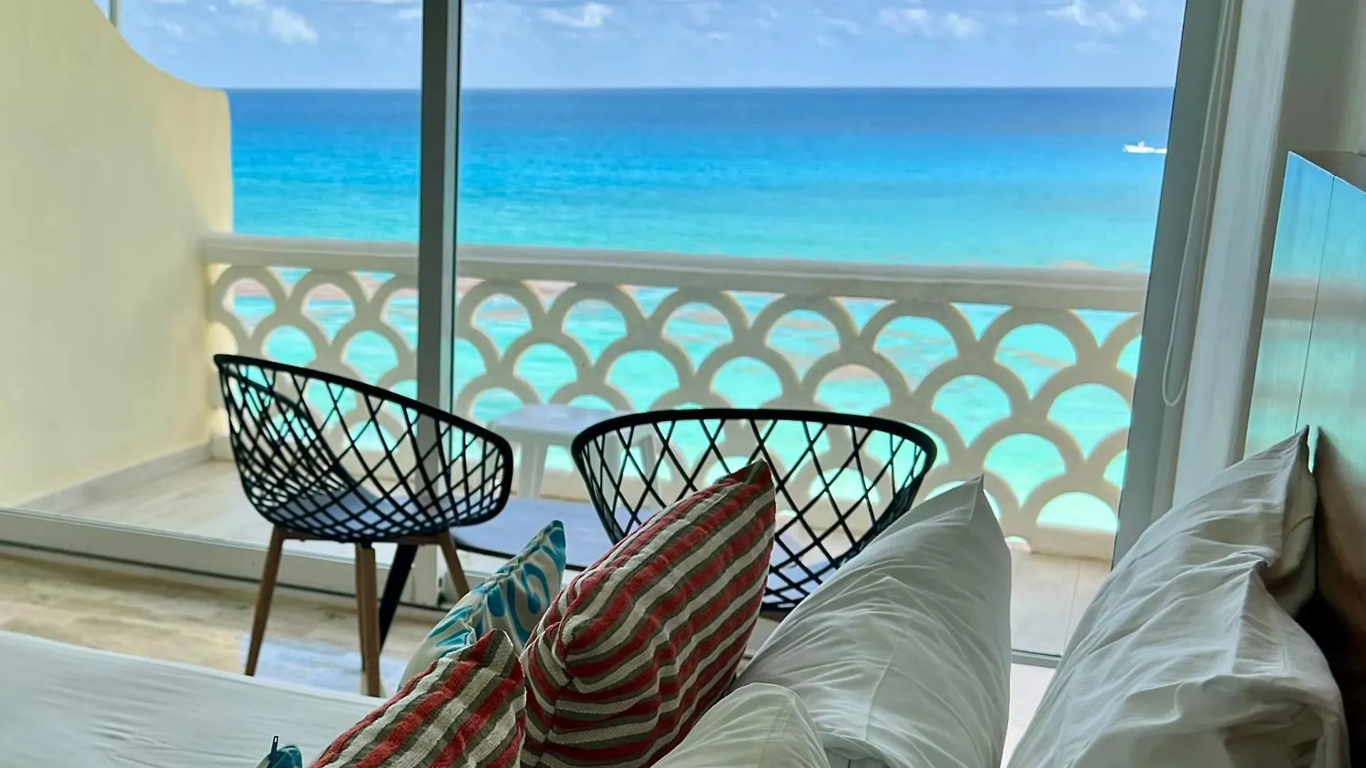 Beachside Apartments Cancun