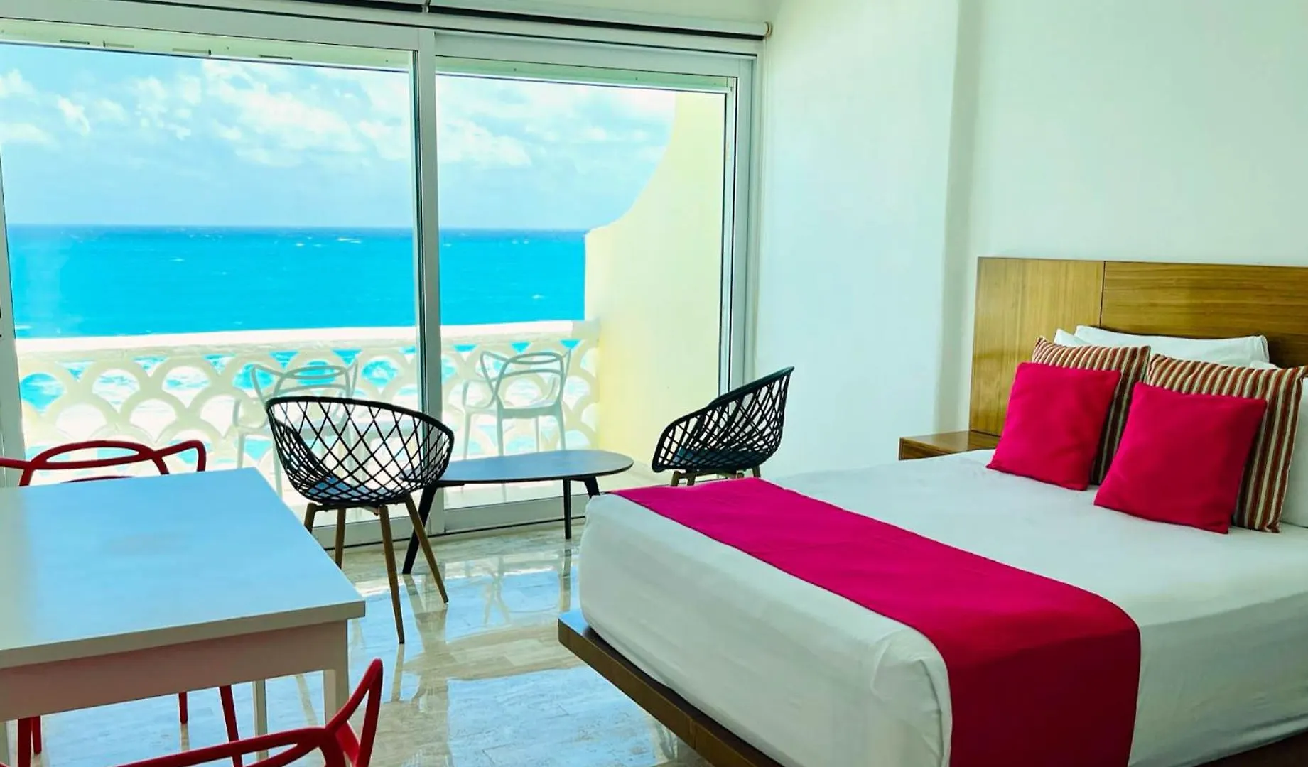 Beachside Apartments Cancun