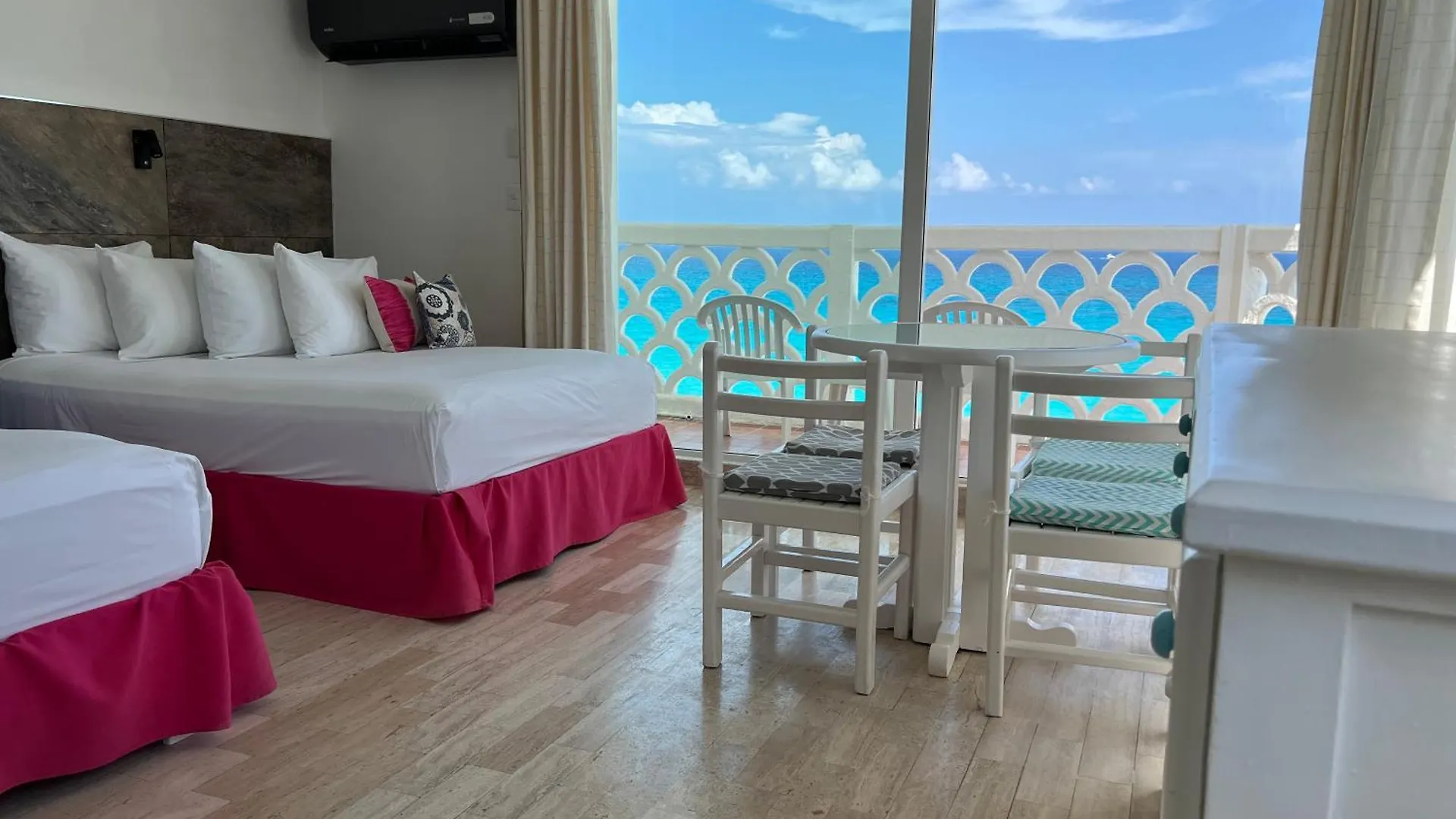 Beachside Apartments Cancun