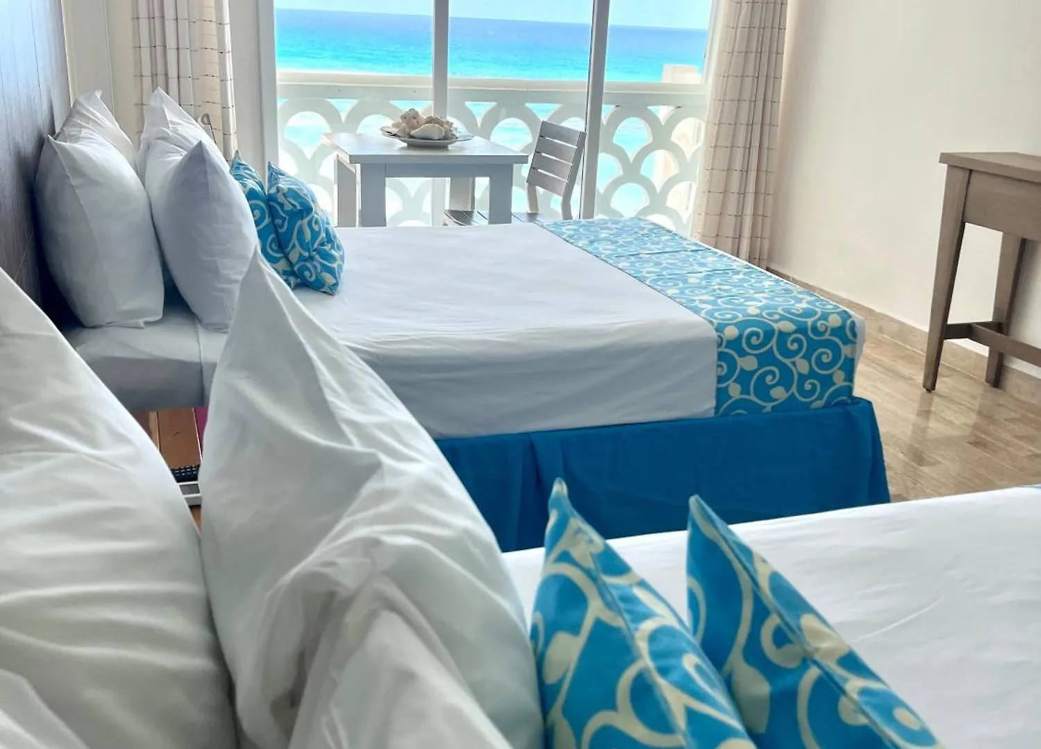 Beachside Apartments Cancun