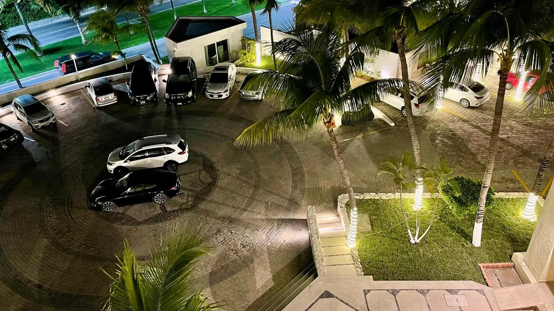 Beachside Apartments Cancun